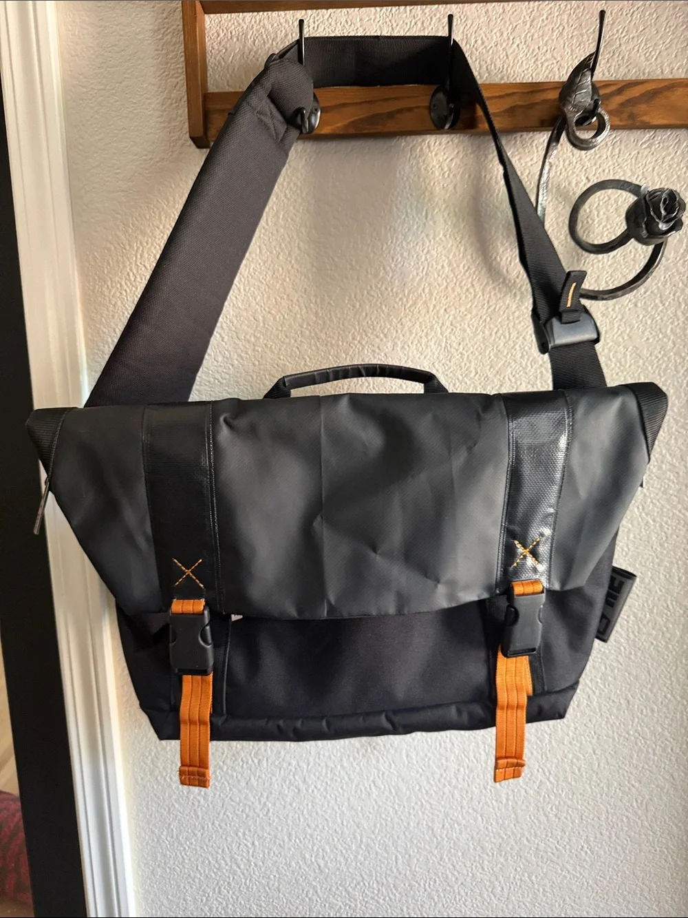 24/7 Traffic Messenger Bag